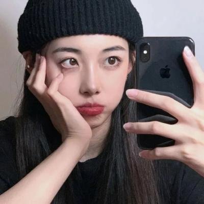 挥着翅膀的女孩